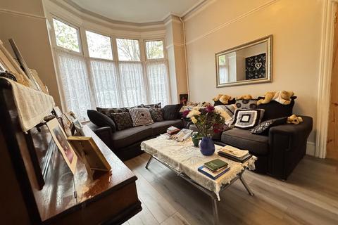 4 bedroom semi-detached house for sale, Earlsbury Gardens, Handsworth Wood, Birmingham