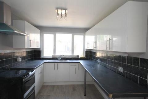 2 bedroom semi-detached house to rent, Fourth Avenue, Luton, LU3