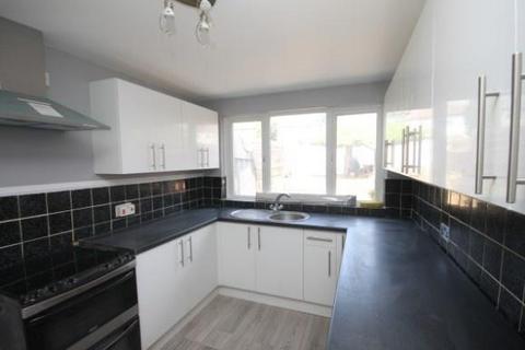 2 bedroom semi-detached house to rent, Fourth Avenue, Luton, LU3