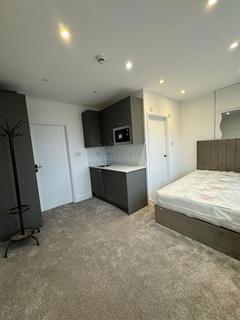 Studio to rent, London SW18