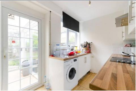 4 bedroom terraced house to rent, Morden SM4