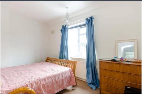 4 bedroom terraced house to rent, Morden SM4