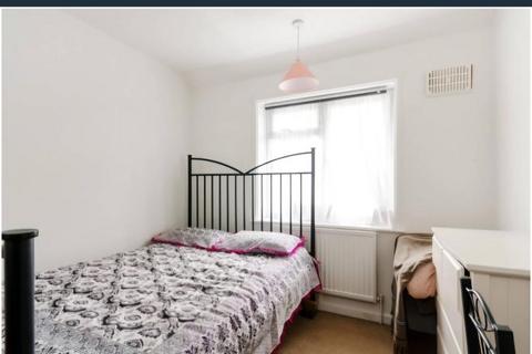 4 bedroom terraced house to rent, Morden SM4