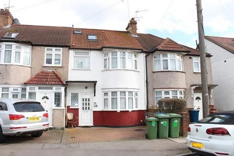 Studio to rent, Carmelite Road, Harrow