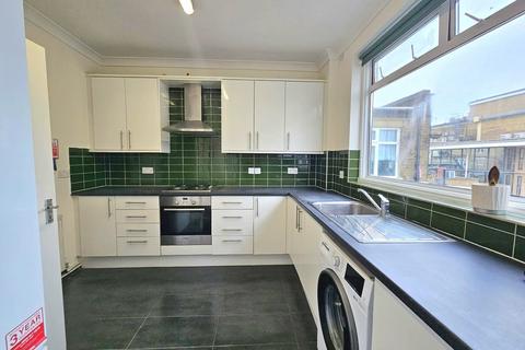 4 bedroom flat to rent, Brent Street, London