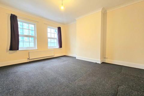 4 bedroom flat to rent, Brent Street, London