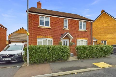 4 bedroom detached house for sale, Hawfinch Road, Longford, Gloucester