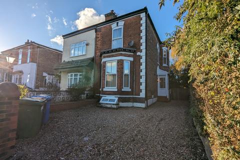 3 bedroom terraced house to rent, 8 Hope Road