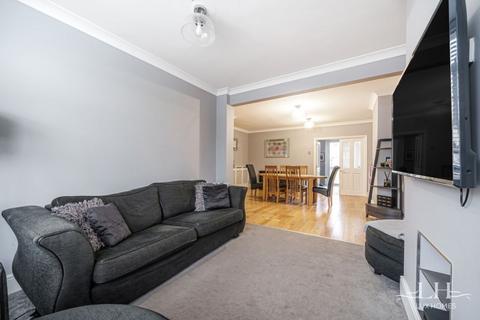 4 bedroom terraced house for sale, Gordon Avenue, Hornchurch