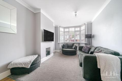 4 bedroom terraced house for sale, Gordon Avenue, Hornchurch