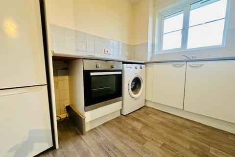 2 bedroom flat to rent, Prestatyn Close, Stevenage SG1