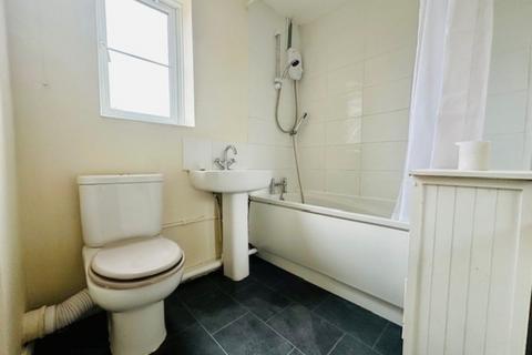 2 bedroom flat to rent, Prestatyn Close, Stevenage SG1