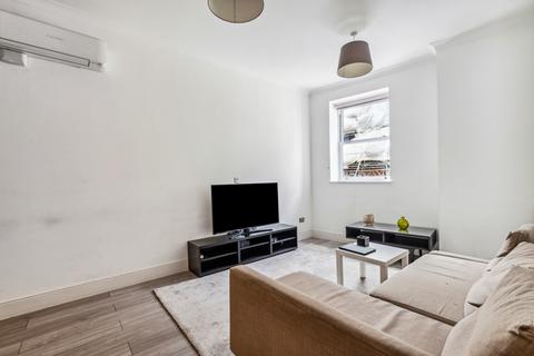 2 bedroom flat to rent, Kensington High Street, London