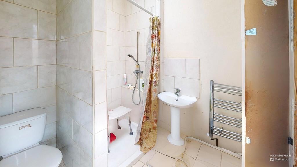 167-Manor-Road-Bathroom