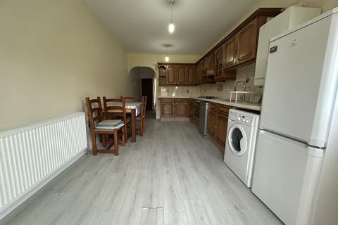 1 bedroom ground floor flat to rent, Warham Road, London N4