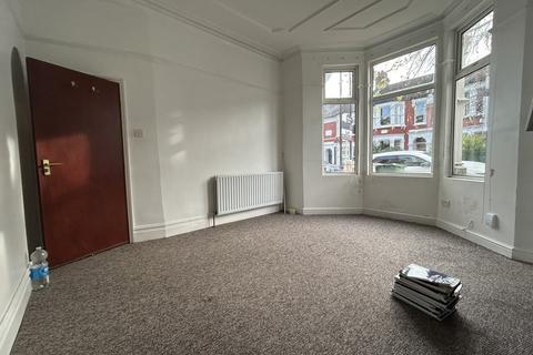 1 bedroom ground floor flat to rent, Warham Road, London N4