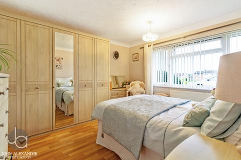 2 bedroom semi-detached bungalow for sale, Heycroft Way, Tiptree