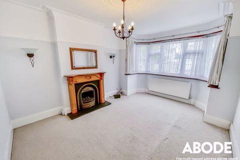 4 bedroom bungalow for sale, Holyrood Drive, Westcliff-On-Sea