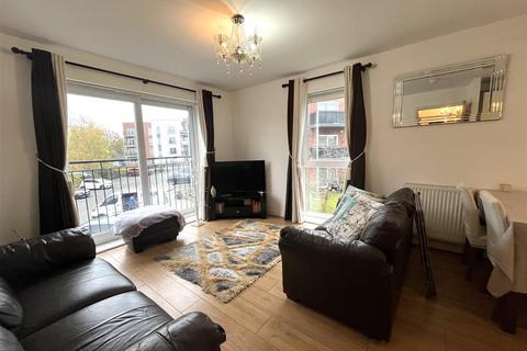 2 bedroom apartment to rent, Sheen Gardens, HEALD GREEN