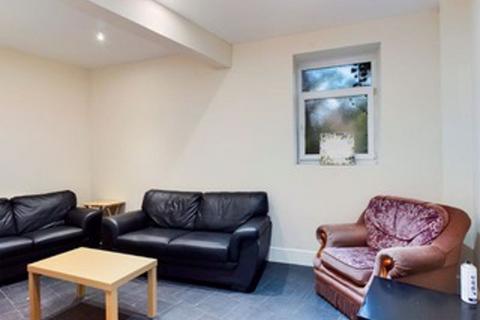 6 bedroom apartment to rent, First Floor 6 Bed Flat, Derby Street - Near Edge Hill University