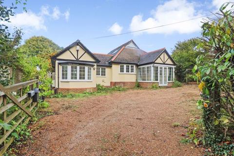 5 bedroom detached bungalow to rent, Rectory Lane, Canterbury CT4