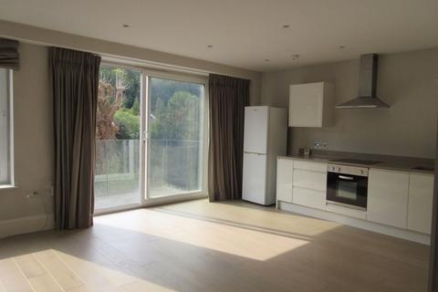 2 bedroom apartment to rent, Caterham £1575pcm