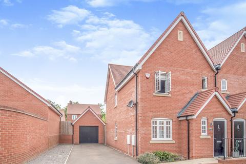 3 bedroom terraced house to rent, Fylingdales, Bedford, MK42 0LG