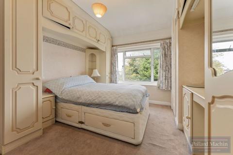 33 Benhurst Gardens, South Croydon, CR2 8NT