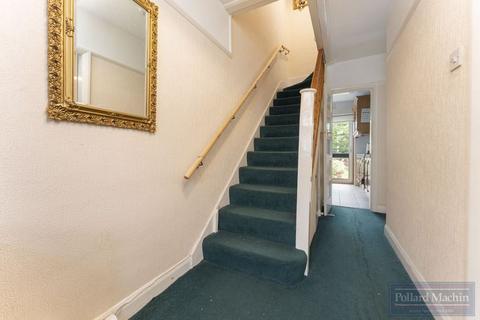 33 Benhurst Gardens, South Croydon, CR2 8NT