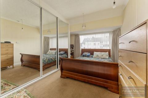 33 Benhurst Gardens, South Croydon, CR2 8NT