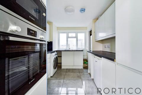 3 bedroom flat to rent, Broadgate, Barking Road, E13