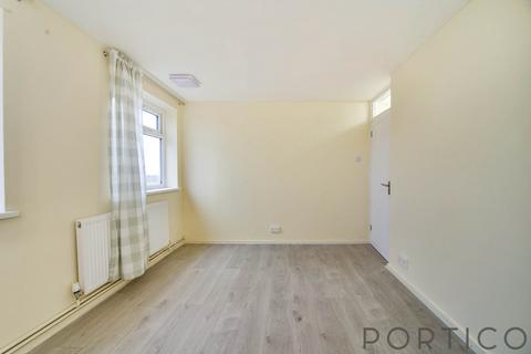 3 bedroom flat to rent, Broadgate, Barking Road, E13