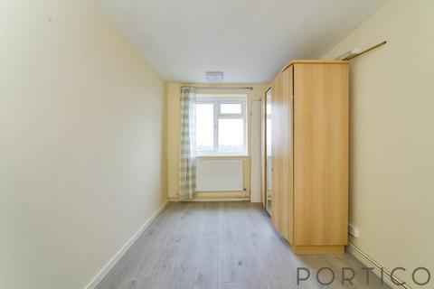 3 bedroom flat to rent, Broadgate, Barking Road, E13