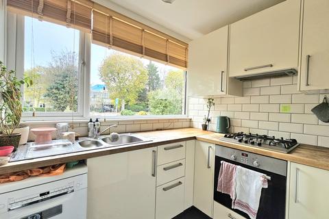 2 bedroom maisonette to rent, Baring Road, SE12