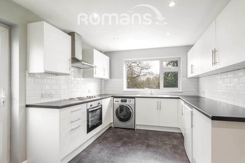 3 bedroom semi-detached house to rent, Twyford Road, Wokingham