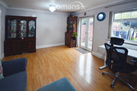 3 bedroom semi-detached house to rent, Chiltern Road, Burnham