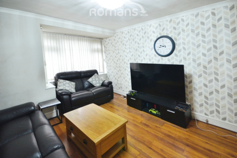 3 bedroom semi-detached house to rent, Chiltern Road, Burnham