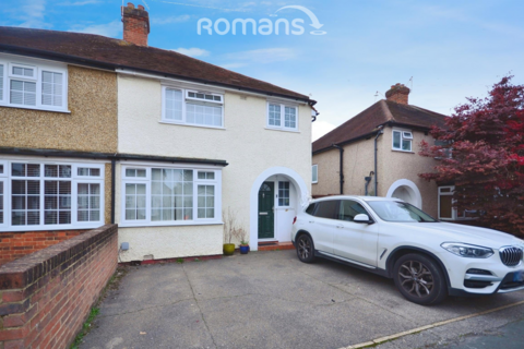 3 bedroom semi-detached house to rent, Chiltern Road, Burnham