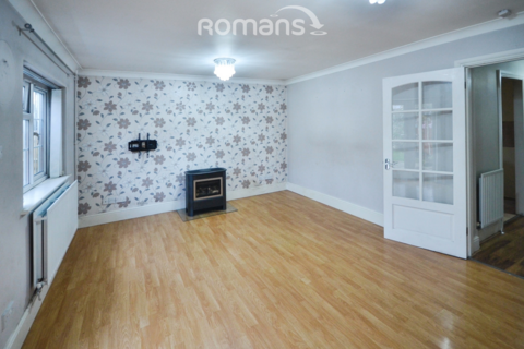 3 bedroom semi-detached house to rent, Chiltern Road, Burnham