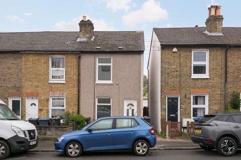 2 bedroom end of terrace house to rent, Sanderstead Road, South Croydon