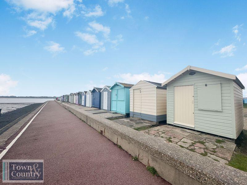 Beach hut