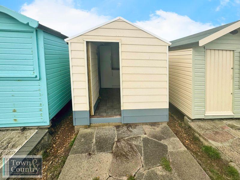 Beach hut