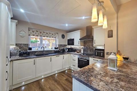 3 bedroom semi-detached house for sale, Armscroft Way, Barnwood, Gloucester