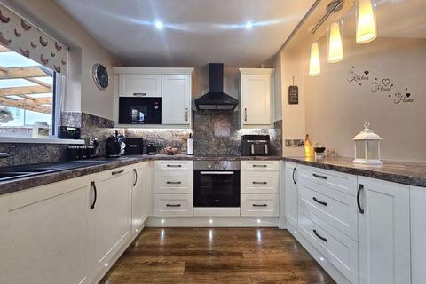 4 Armscroft Way, Gloucester, GL2 0ST