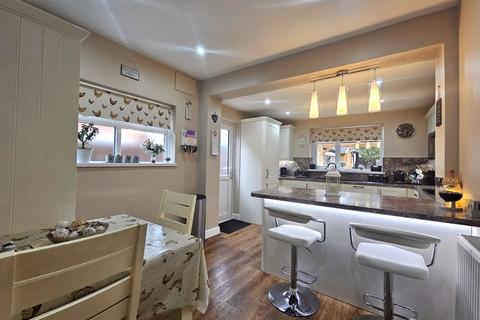 4 Armscroft Way, Gloucester, GL2 0ST