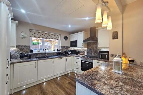 4 Armscroft Way, Gloucester, GL2 0ST