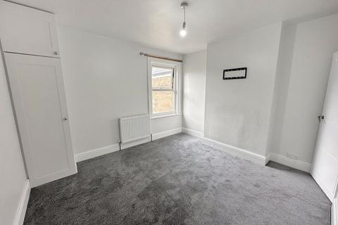 2 bedroom terraced house to rent, Grays Road, Slough, SL1