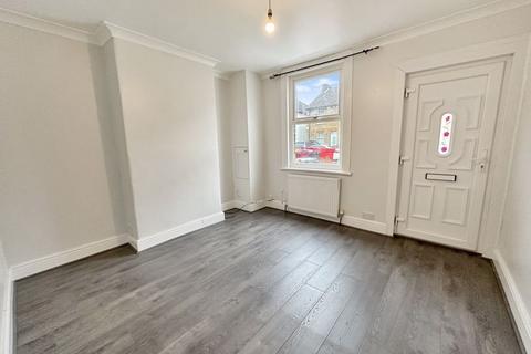 2 bedroom terraced house to rent, Grays Road, Slough, SL1