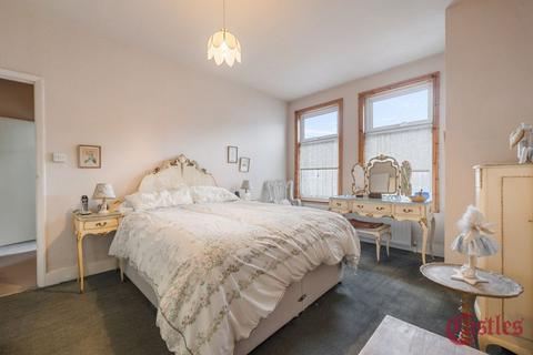 4 bedroom terraced house for sale, Gisburn Road, N8