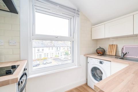 Studio for sale, Chiswick High Road, London W4